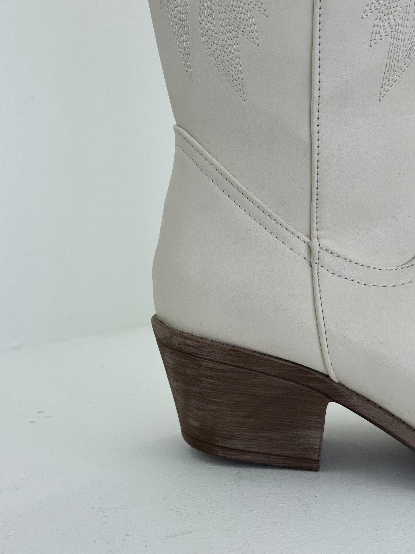 SOFI COWBOY BOOTS LATTE