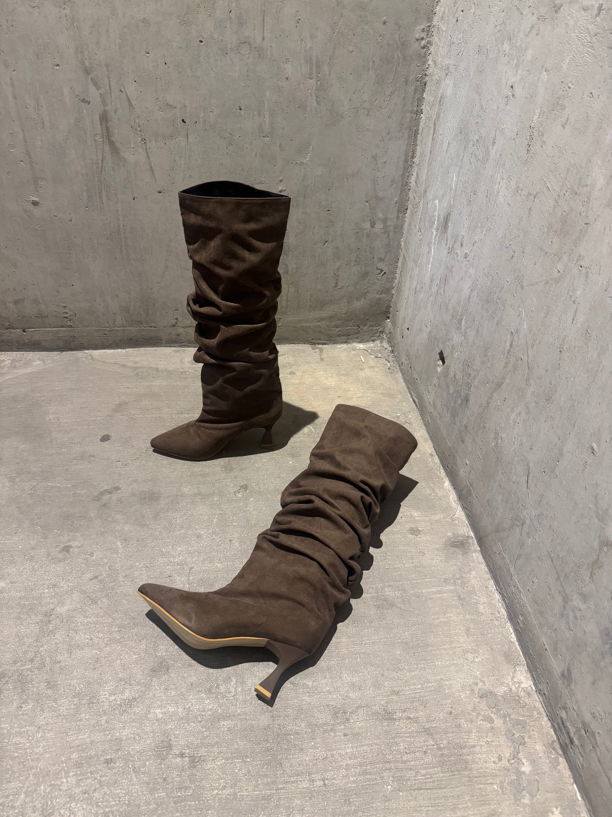 Shadow boots camel
