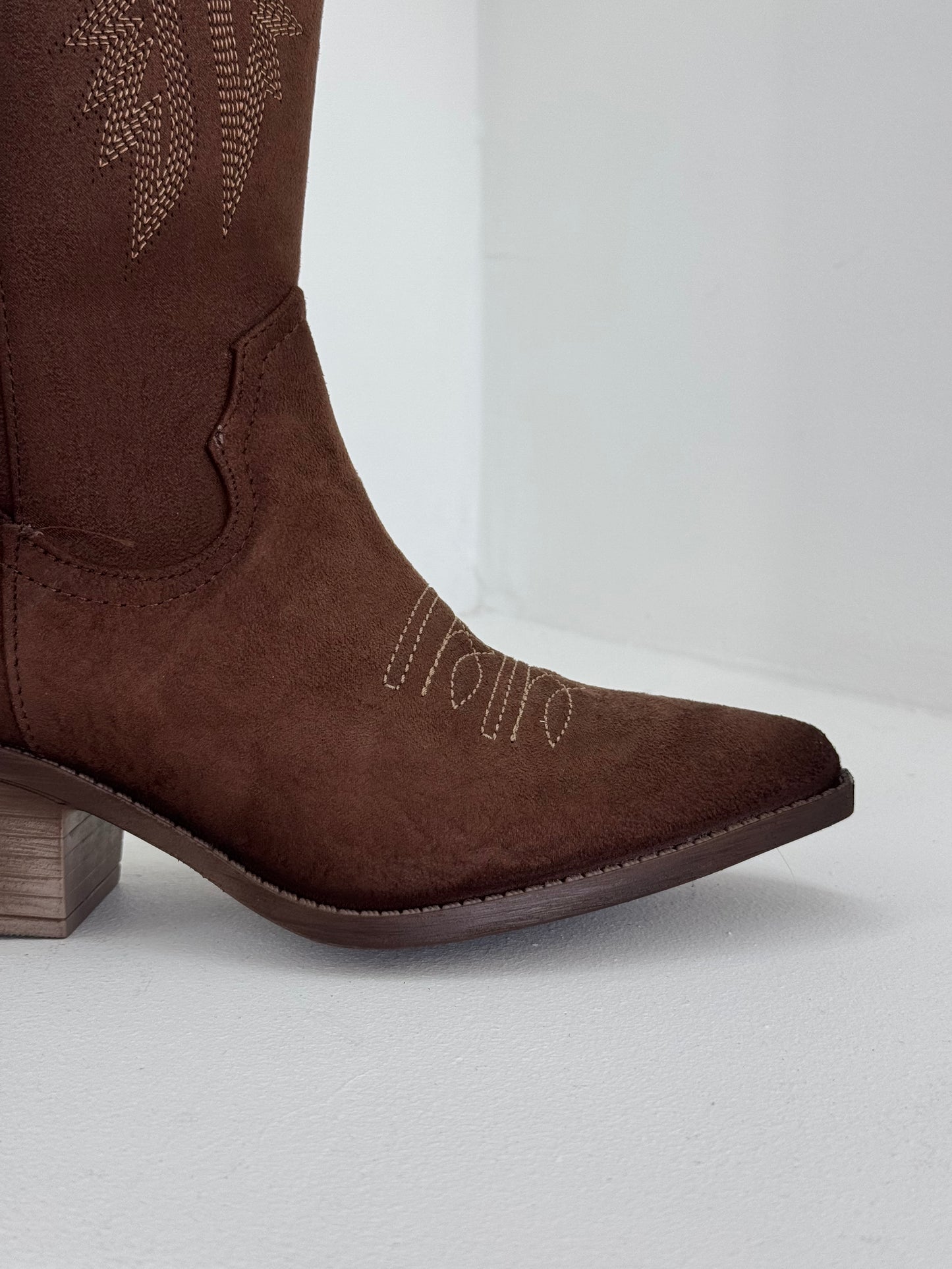 SOFI COWBOY BOOTS CAFÉ