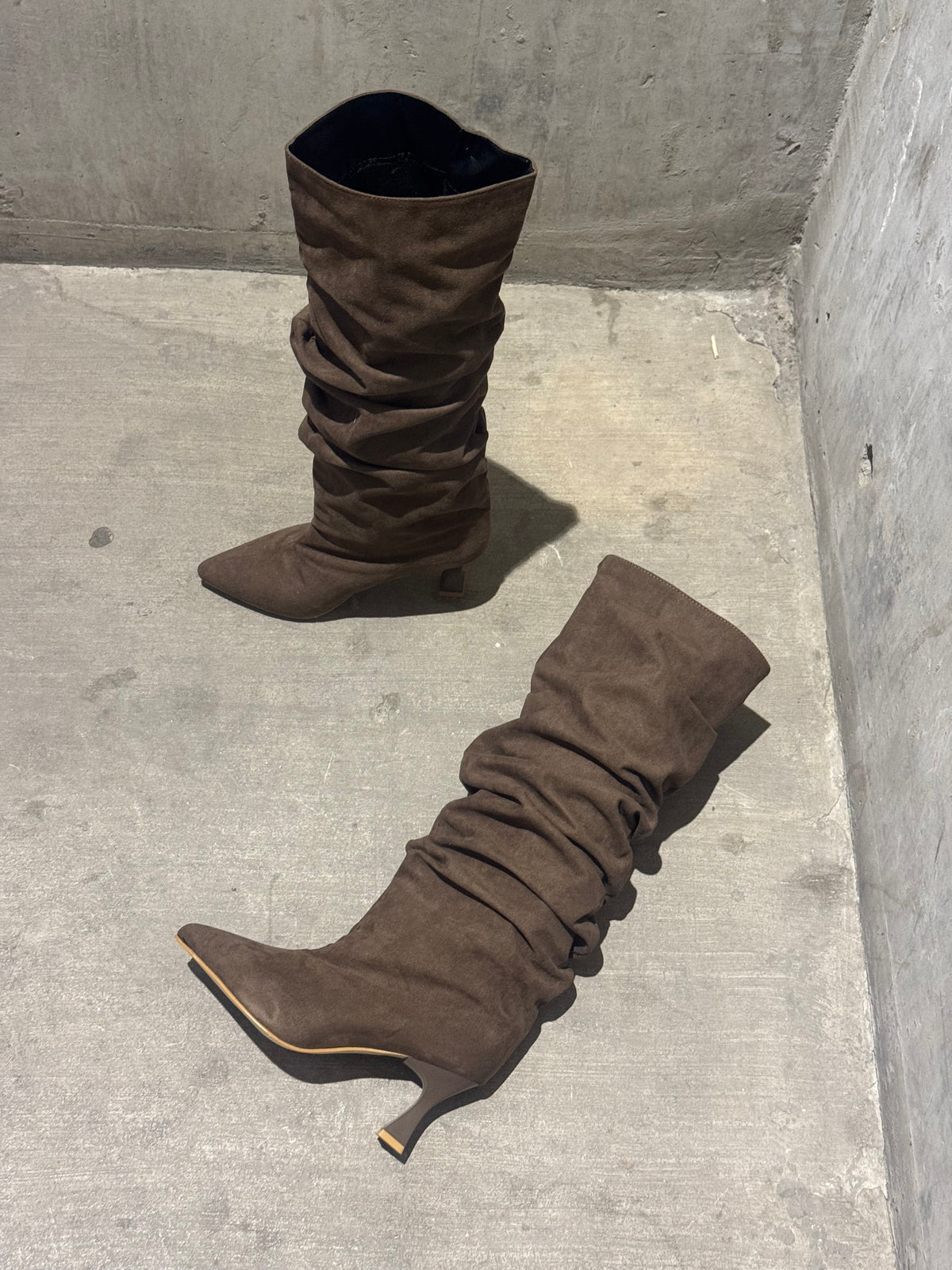 Shadow boots camel