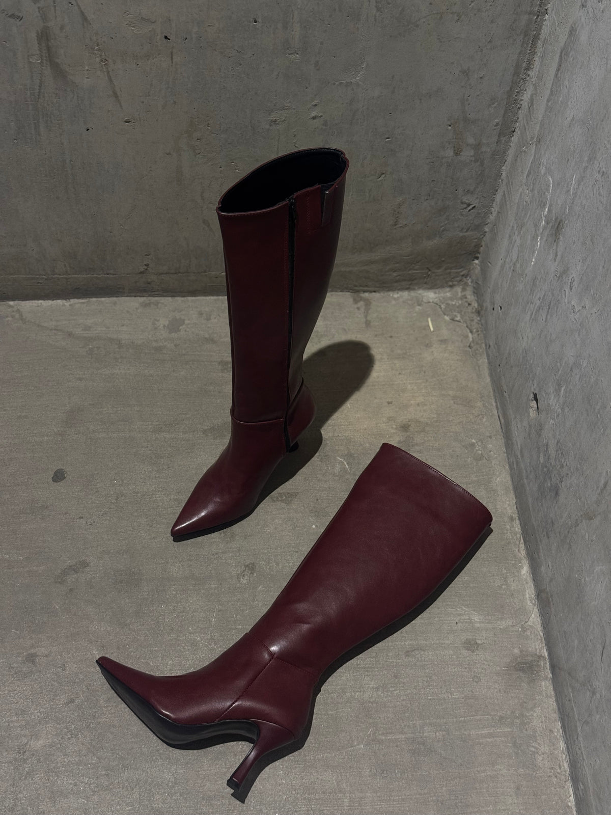 Burgundy luxe boots 🍇