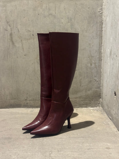 Burgundy luxe boots 🍇